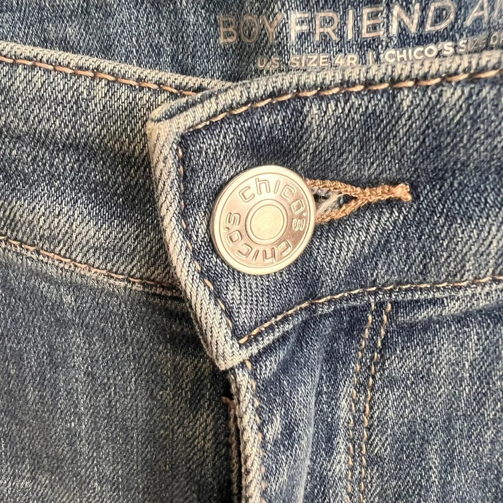 Chico's Floral Embroidered Denim Jeans Boyfriend Ankle‎ Light Wash Size 4R